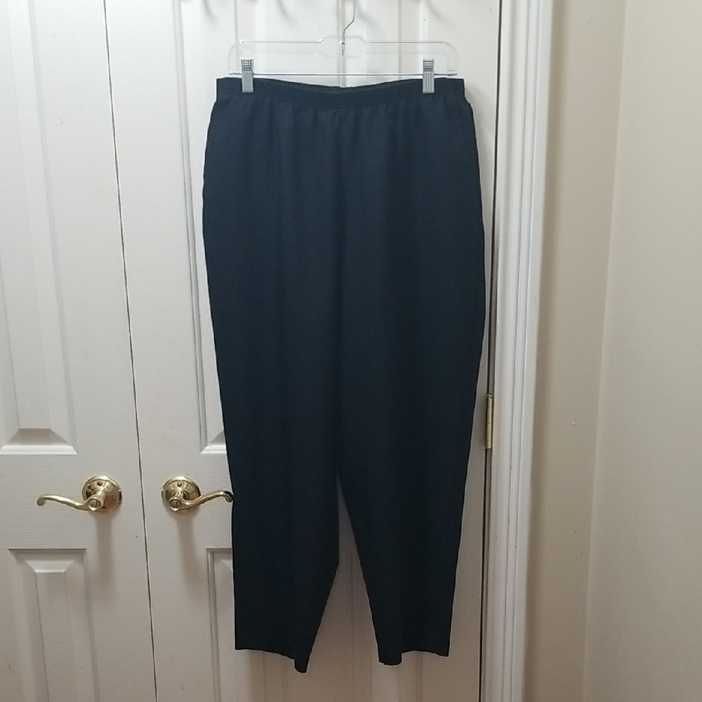 3/$15 Alfred Dunner Black, Pull-On, Elastic Waist Pants Sz 18W (inseam 27 in.)